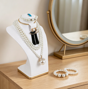 Présentoir à bijoux en cuir PU blanc, buste de mannequin en bois élégant pour colliers, bracelets, bagues et boucles d'oreilles - Product Image 6