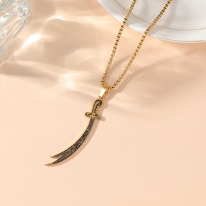 Collana con Ciondolo a Forma di Spada Scimitar <span class=keywords><strong>Zulfiqar</strong></span> Ali Gem, Gioielli Islamici Arabi in Acciaio Inossidabile PVD, Moda Musulmana, Vendita all'Ingrosso per Eid - Product Image 3