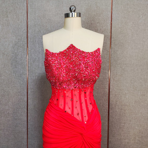 Abito da Sera Lusso Dubai Rosso Arabo Senza Spalline con Spacco Laterale e Perline, Stile <span class=keywords><strong>Sirena</strong></span>, per Occasioni Formali - Product Image 2