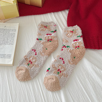 Chaussettes de nuit confortables en polaire corail rouge pour femme, longueur ras du cou, pour l'automne et l'hiver, chaudes, respirantes, avec motif, idéales pour les bottes de neige