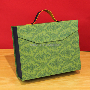 Hộp quà giấy cao cấp, độc đáo, có khóa từ, tay cầm bằng da, in logo, dùng để đựng quần áo - Product Image 5