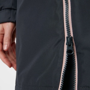 Veste à capuche imperméable pour femme avec logo personnalisé |   Manteau en polyester coupe-vent |   OEM/ODM acceptés - Product Image 6