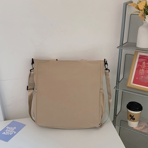 <span class=keywords><strong>Sac</strong></span> fourre-tout de grande capacité <span class=keywords><strong>Sac</strong></span> à <span class=keywords><strong>main</strong></span> Adolescente Filles Casual Outdoor Travel Shopping Réutilisable Nylon Zipper Portable One Straps Versatile - Product Image 4