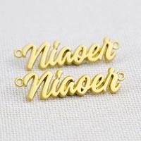 Étiquette métallique en relief 3D sur mesure, découpée au laser, forme ovale, pour vêtements.