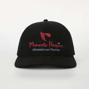 Gorra de Béisbol Deportiva Ajustable de 5 Paneles de Poliéster con Logotipo Bordado Personalizado al por Mayor, de Alta Calidad, con Orificios Cortados con Láser, Color Negro - Product Image 2