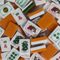 Luxuriöses, modernes, tragbares 160-Teiliges American Mahjong Set mit Art Deco Rose Acrylmatte, grünem 4-lagigem graviertem Poker-Set