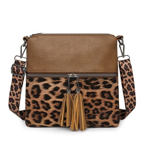 Bolso Bandolera de Gran Capacidad para Mujer, con Borlas, Cierre de Cremallera, Diseño de Leopardo, Correa Ajustable - Product Image 5