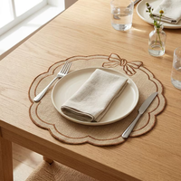 Nouveau design de set de table en tissu de lin brodé de haute qualité avec nœud et sous-plat pour la maison, la cuisine, les mariages et la décoration de fêtes