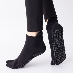 Haute qualité coton peigné 2 orteils fendus doigt Pilates Yoga chaussettes antidérapant sabots tongs intérieur sol sport danse cheville chaussettes - Product Image 2