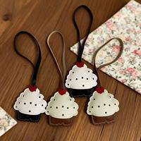 Porte-clés en cuir PU LED personnalisé en forme de dessert/cupcake, promotionnel et mignon pour l'été