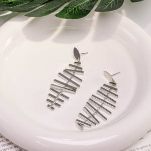 Nuevos y Elegantes Pendientes Clásicos con Diseño de Espina de Pescado Plateada, con Diseño Geométrico y Detalle de Borla para Mujer - Product Image 4