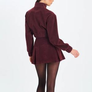 Ensemble 2 pièces en daim pour femme, collection automne-hiver : Blouson bomber court et mini-jupe plissée taille haute – Vente en gros - Product Image 2