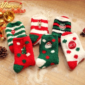 Chaussettes <span class=keywords><strong>de</strong></span> <span class=keywords><strong>Noël</strong></span> en fourrure avec boules décoratives transparentes, chaussettes décoratives en fourrure douce pour arbre <span class=keywords><strong>de</strong></span> <span class=keywords><strong>Noël</strong></span>, ensemble <span class=keywords><strong>de</strong></span> chaussettes pour emballage cadeau DIY - Product Image 5