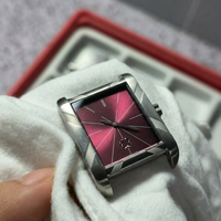 Montre carrée pour femme à quartz, boîtier en acier inoxydable, cadran rouge, bracelet en cuir, étanche 5 ATM, verre minéral 28 mm 20 mm
