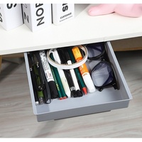 Boîte de rangement dissimulée en plastique sans perçage sous le bureau avec couvercle pour fournitures de bureau, articles divers et rangement de monnaie.
