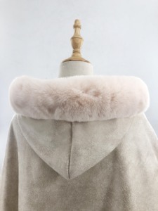 Châle et écharpe de luxe pour femme, poncho en <span class=keywords><strong>fausse</strong></span> <span class=keywords><strong>fourrure</strong></span> pelucheuse avec pompons, châle chaud à porter avec un chapeau - Product Image 6