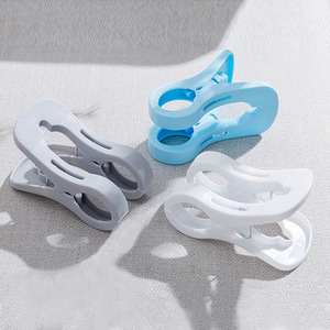 ไม้หนีบผ้าสำหรับตากผ้าห่มและผ้าคลุมเตียง ชนิดตะขอพลาสติกกันลม สีสุ่ม รูปทรงสี่เหลี่ยมผืนผ้า ทนทาน - Product Image 2