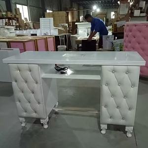 Mesa de Manicura Doble Moderna de Lujo, Grande, Negra, con Estructura de Madera Blanca Elegante y Cubierta de Vidrio, <span class=keywords><strong>para</strong></span> Salón de Belleza y Uso Profesional - Product Image 1