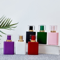Vente en gros de flacons de parfum en verre noir et blanc de haute qualité, 50 ml, flacon de parfum vide rechargeable avec couvercle en acrylique