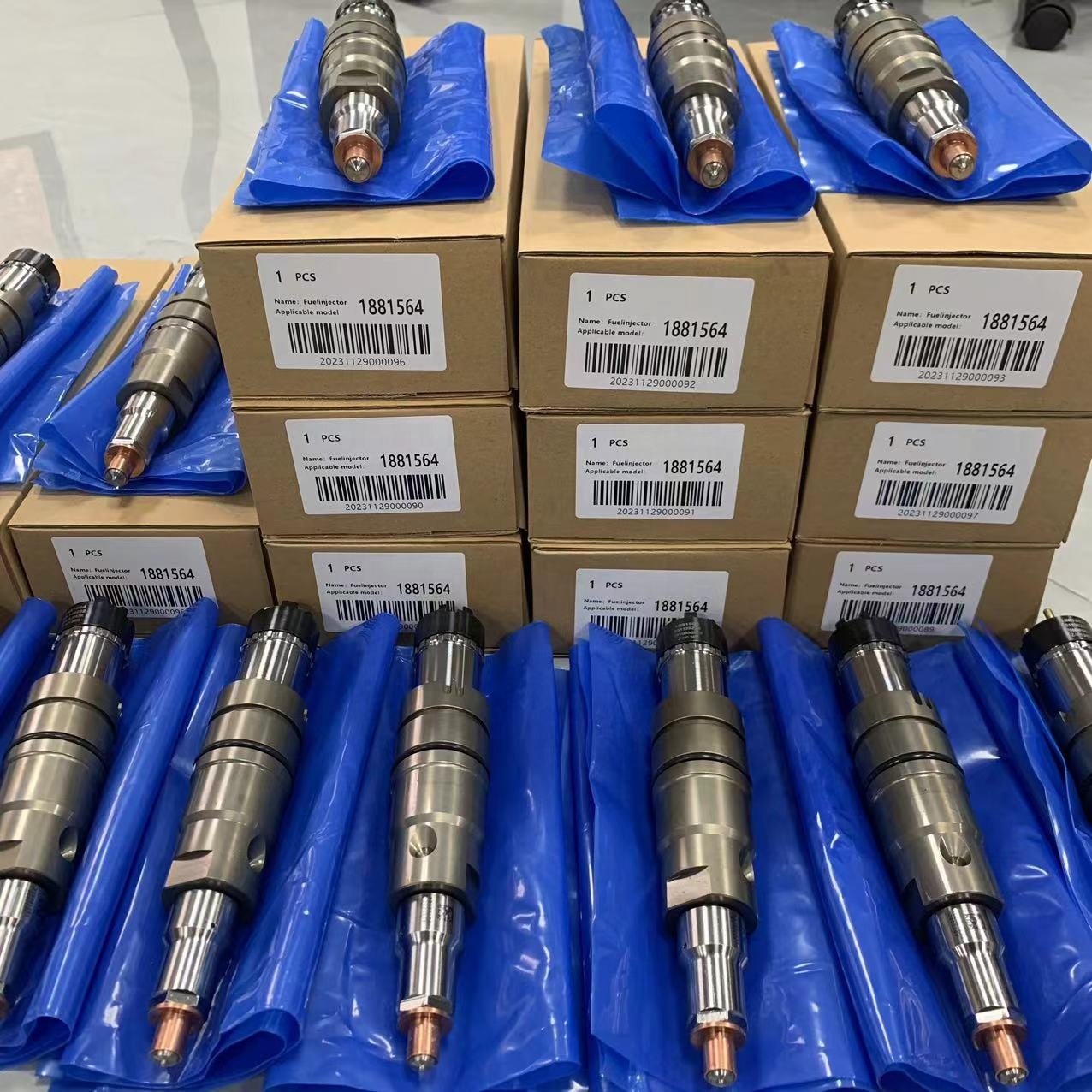 High Efficiency Common Rail Injector 1881564 Diesel Injector Engine Accessories