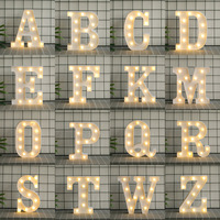 A-Z LED de plástico con letras del alfabeto, luces colgantes de pie, decoración para fiesta de boda