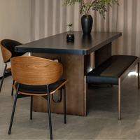 Ensemble de salle à manger minimaliste italien de luxe léger, table et chaises de salle à manger modernes en dalle de roche et cadre en bois massif pour la maison/l'hôtel