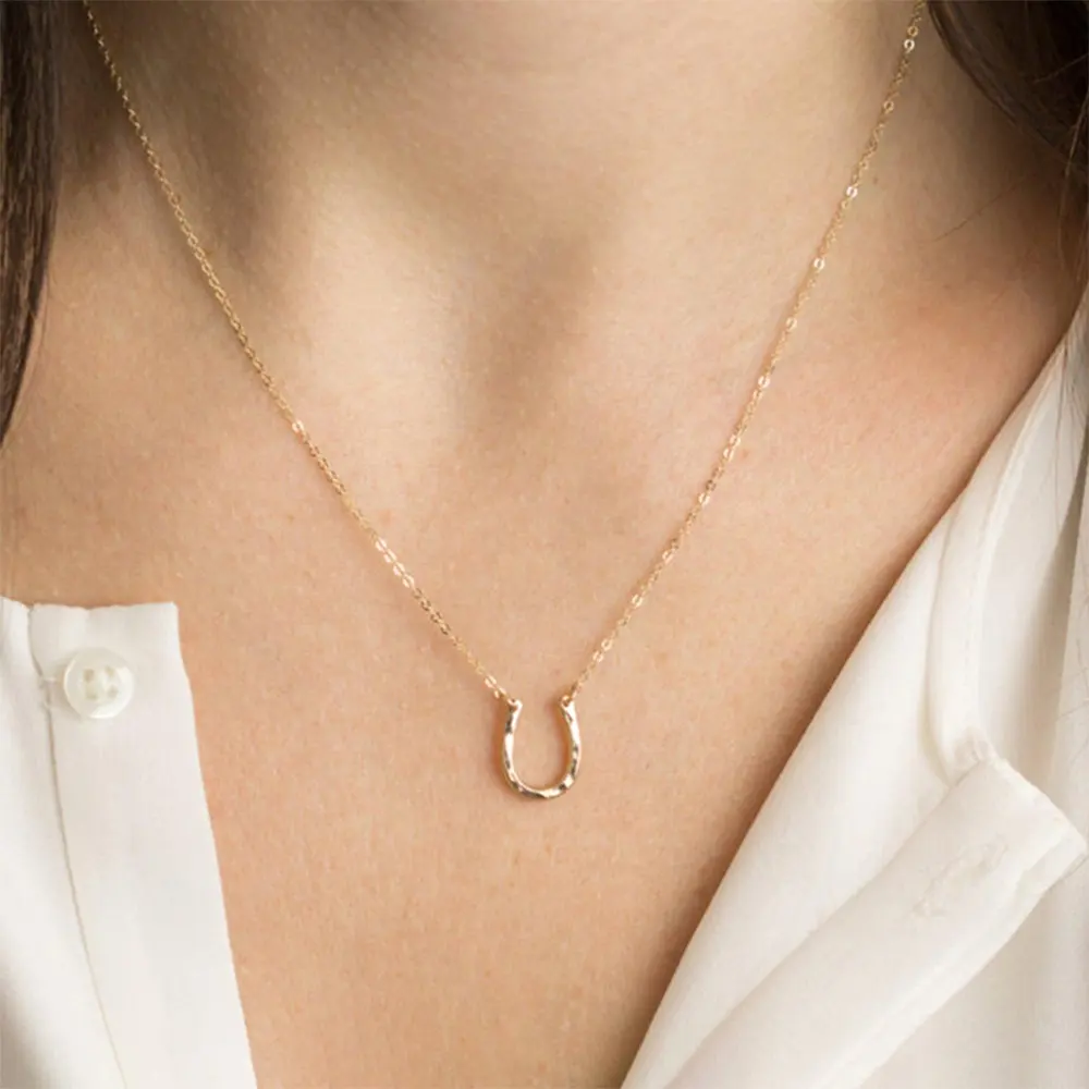 Для женщин ювелирные изделия простой элегантный дизайн из нержавеющей стали в форме подковы Буква U форма кулон ожерелье