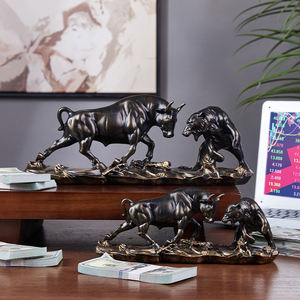 Fabriqué en usine sur mesure, décoration d'intérieur dorée et créative, ornement de bureau en résine pour le <span class=keywords><strong>marché</strong></span> boursier, statues de bataille de taureaux et d'ours - Product Image 6