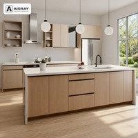 Meuble de cuisine en chêne blanc avec îlot, design contemporain, livraison en kit, panneaux en mélaminé et rangement coulissant