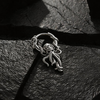 Boucles d'oreilles créoles élégantes en acier inoxydable, motif tentacule de Kraken en relief 3D, style gothique punk, monstre marin, pendantes, étanches, bijoux de piercing unisexe