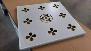 Plaques de <span class=keywords><strong>plafond</strong></span> en métal creux <span class=keywords><strong>600x600</strong></span>, bande ignifuge, grille de <span class=keywords><strong>plafond</strong></span> en alliage d'aluminium perforée, panneau décoratif, plaques à clips - Product Image 3