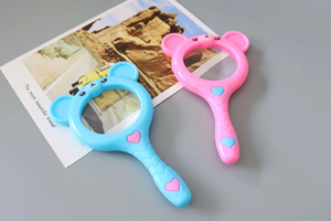 Loupe de dessin animé portable 60mm pour enfants en plastique coloré pour l'éducation des enfants - Product Image 3
