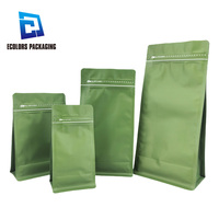 Pochettes d'emballage à fond plat vert mat de qualité alimentaire étanche à l'humidité en stock sac d'emballage de café en aluminium personnalisé avec valve