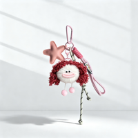 En gros, porte-clés et breloque de sac en peluche douce blanche, monstre aux cheveux bouclés gris, avec étoile bleue, pour décoration de sac à dos