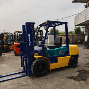 Chariot élévateur Komatsu FD30 de trois tonnes, machine de levage d'origine Komatsu du Japon, chariot élévateur diesel avec siège conducteur, d'occasion - Product Image 6