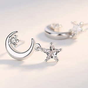 Orecchini Pendenti Asimmetrici Luna e Stella con Nappe per Donna, Gioielli alla Moda - Product Image 3