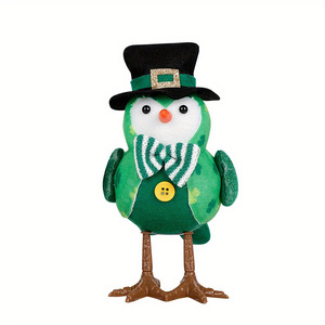 Ensemble en peluche oiseau de la St Patrick motif trèfle vert avec chapeau haut de forme béret décor à thème irlandais pour la maison cadeaux de vacances de table - Product Image 1