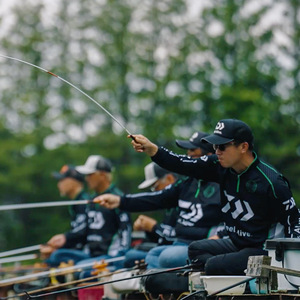 Daiwa Hera T Parallel Rod 4M 2 Sections Medium Fast Action Carbon Fiber Crucian Carp <b>Fishing</b> Rod <b>Float</b> <b>Fishing</b> Taiwan Use - Product Image 2