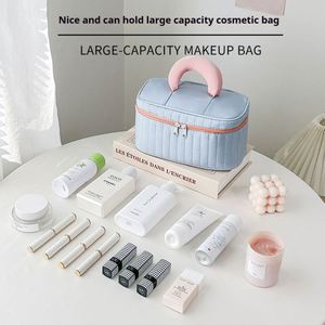 Sac de rangement pour maquillage en polyester souple grande capacité, tendance, avec fermeture éclair, pour cosmétiques et soins de la peau, idéal pour les jeunes filles - Product Image 5