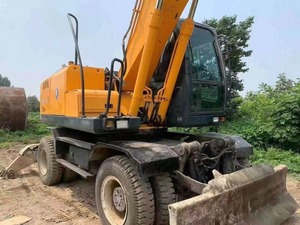 รถขุดไฮดรอลิกขนาดเล็ก Hyundai 210LC-7 มือสอง ราคาถูก พร้อมเครื่องยนต์ Cummins รับประกัน 1 ปี ขับเคลื่อน 4 ล้อ - Product Image 5