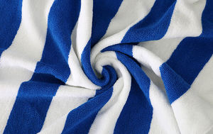 Serviette <span class=keywords><strong>de</strong></span> plage, <span class=keywords><strong>de</strong></span> piscine ou <span class=keywords><strong>de</strong></span> <span class=keywords><strong>bain</strong></span> rectangulaire surdimensionnée en coton 100% avec logo personnalisé, rayures tropicales, imprimé animal, blanc et bleu - Product Image 6