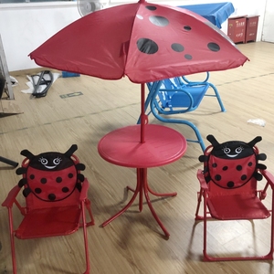 Vente en gros Ensemble de jardin pour enfants en plein air Ensemble de <span class=keywords><strong>3</strong></span> chaises en fer avec <span class=keywords><strong>table</strong></span> pliante pour enfants et terrasse avec parapluie - Product Image 1
