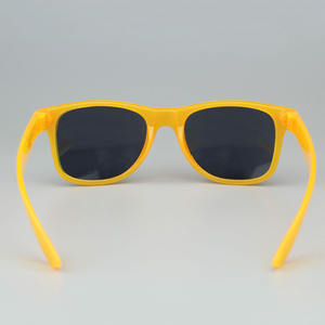 2025 Vintage amarillo gafas de sol lente noctilucente logotipo personalizado diseño clásico de moda negro rojo plástico verde púrpura azul PC - Product Image 5