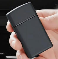 Briquet métallique coupe-vent rechargeable avec logo personnalisé, à roue à silex et jet droit, idéal pour les cadeaux d'affaires et les cigares