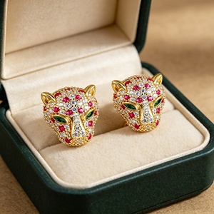 Pendientes de tuerca con cabeza de <span class=keywords><strong>Pantera</strong></span> <span class=keywords><strong>Rosa</strong></span> 2026, chapados en oro, de aleación de cobre, diseño de animal, regalo de aniversario para niños, de moda - Product Image 3