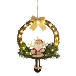 Großhandel europäische Weihnachten hängende Tür Dekoration Kranz mit 20 Micro LED natürlichen Rattan Batterie Lichterkette Weihnachts mann