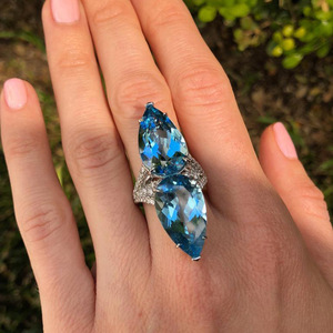 Anello Nuziale con Gemma Blu Simmetrica per Donne, Elegante Gioiello da Dito alla Moda - Product Image 2