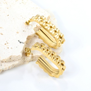 ต่างหูทรงเรขาคณิต แฟชั่นเครื่องประดับมินิมอล สแตนเลสชุบทอง 18k ต่างหูห่วงสามชั้นแบบหยักสำหรับผู้หญิง - Product Image 5