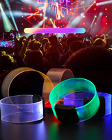 Bracelet LED multicolore personnalisé en gros Festival de musique Atmosphère Props Bracelet lumineux magnétique