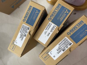 Amplificador de Servo AC Mitsubishi 100% Nuevo y Original MR-J3-10B/MR-J3-20B/ MR-J2M-P8A-S019 - Product Image 1